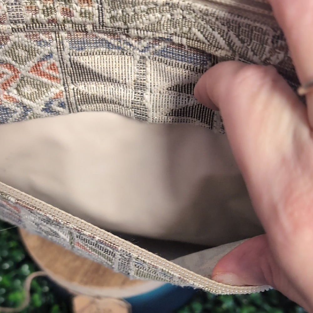 Glittering Gold Tapestry Carpet Cosmetics Bag - Picture 5 of 15